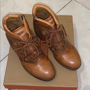 Pikolinos leather brandy booties
